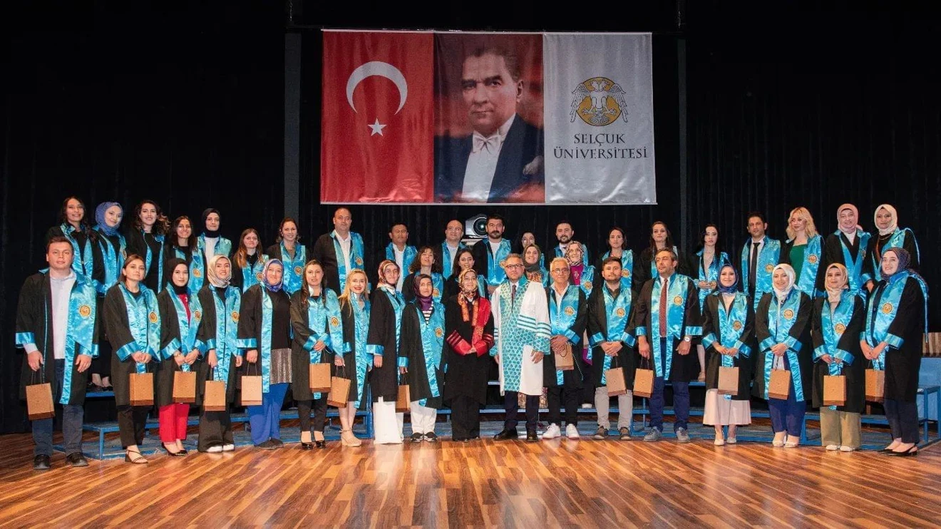 Doktora ve Yüksek Lisans mezunları için "Mezuniyet ve Ödül Töreni" düzenlendi